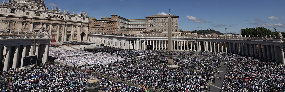 Poor and powerful pray for eternal repose of a pope 'with an open heart'