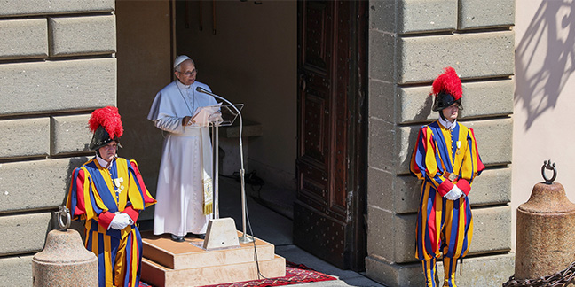 Pope at Angelus: Mary a sign of hope, consolation for the world